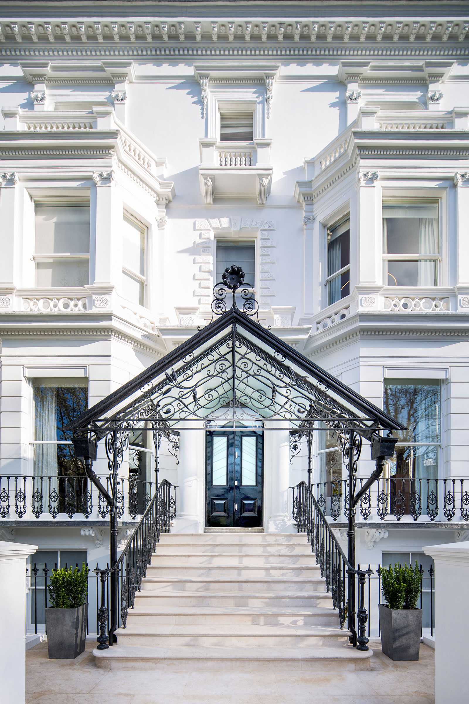 We helped architect & interior designer Brian Ma Siy achieve his vision with contemporary bespoke furniture and joinery in a West London home. William Garvey bespoke furniture maker