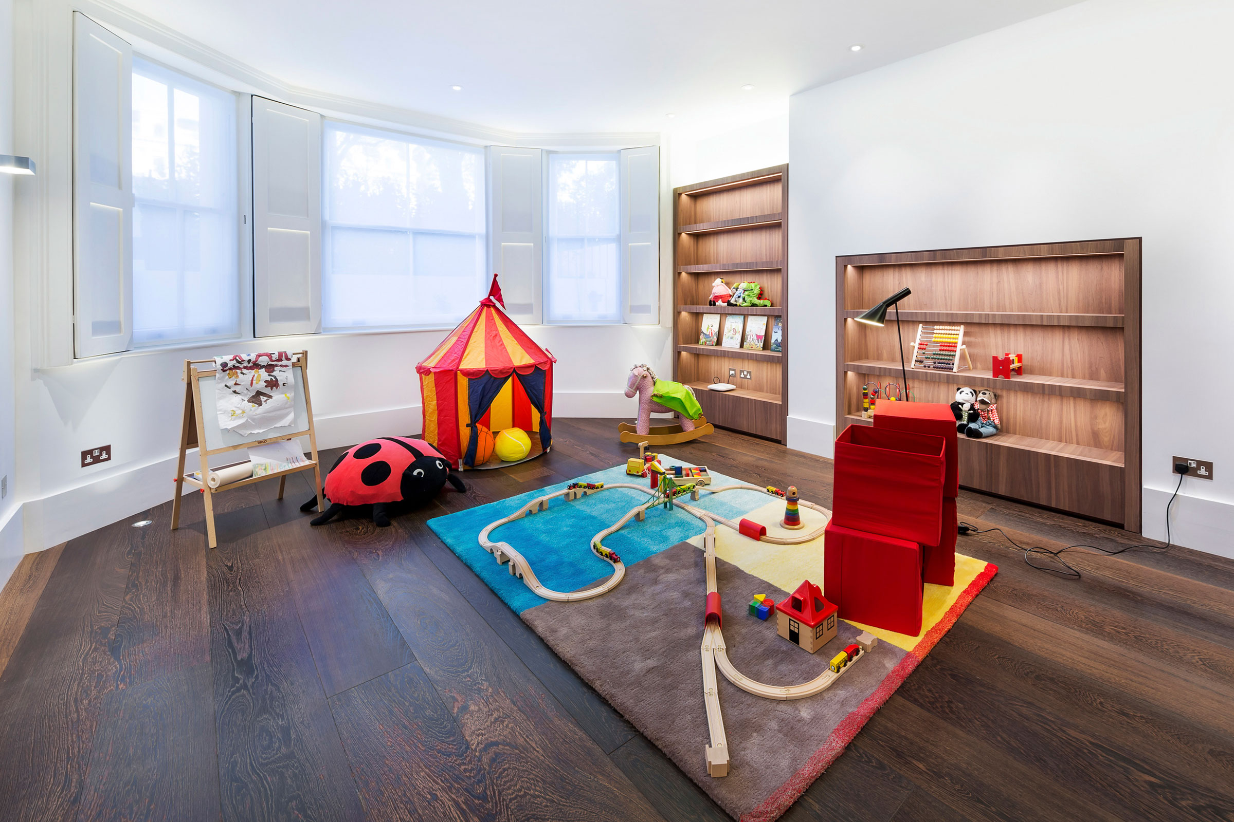 We helped architect & interior designer Brian Ma Siy achieve his vision with contemporary bespoke furniture and joinery in a West London home. William Garvey bespoke furniture maker