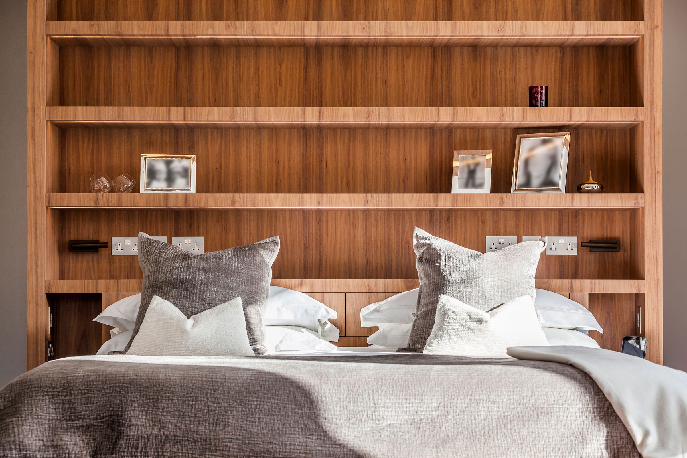 We helped architect & interior designer Brian Ma Siy achieve his vision with contemporary bespoke furniture and joinery in a West London home. William Garvey bespoke furniture maker