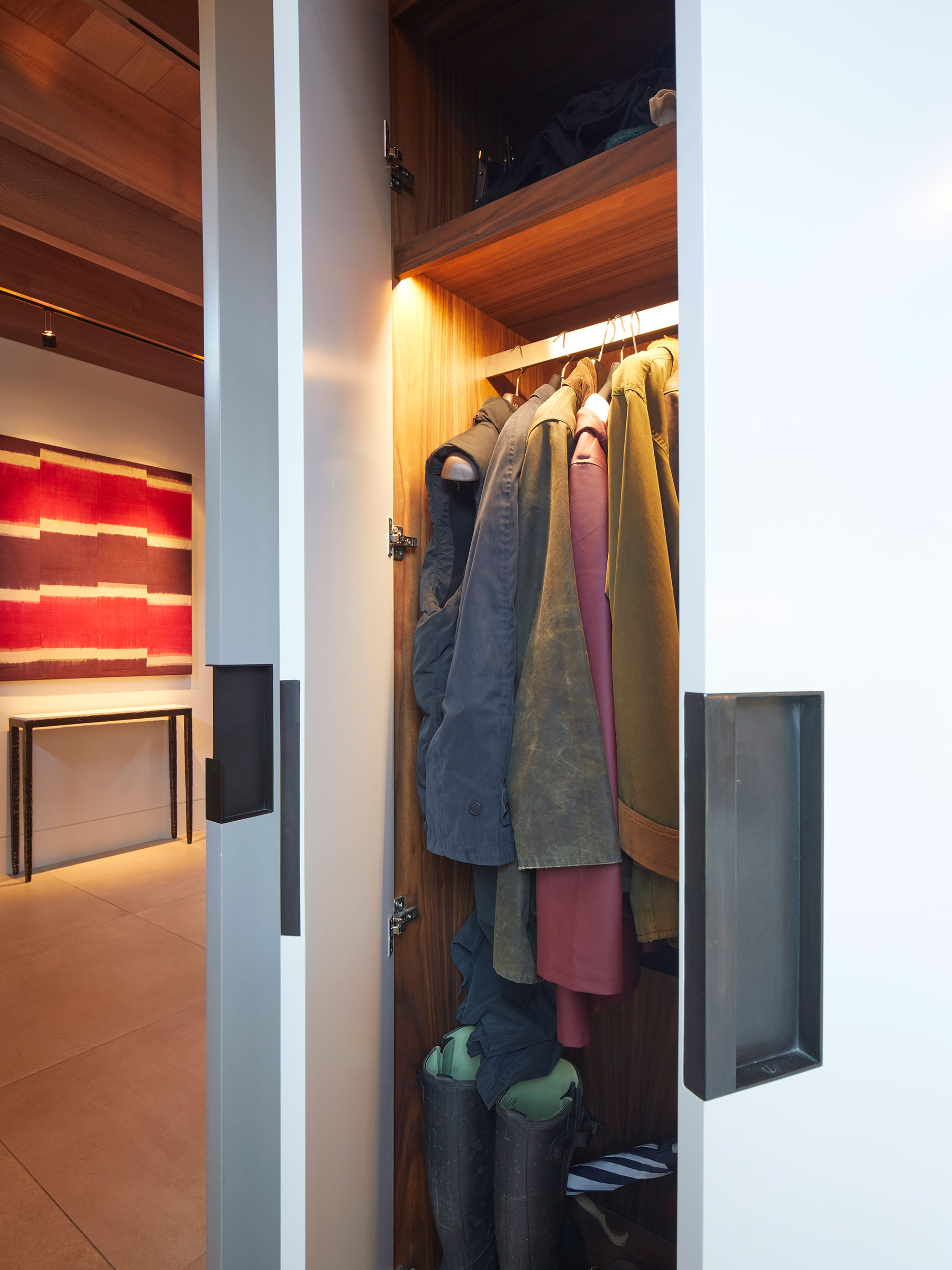 Our bespoke cabinetry extended throughout the entirety of this Notting Hill mews property. William Garvey bespoke furniture and cabinet maker