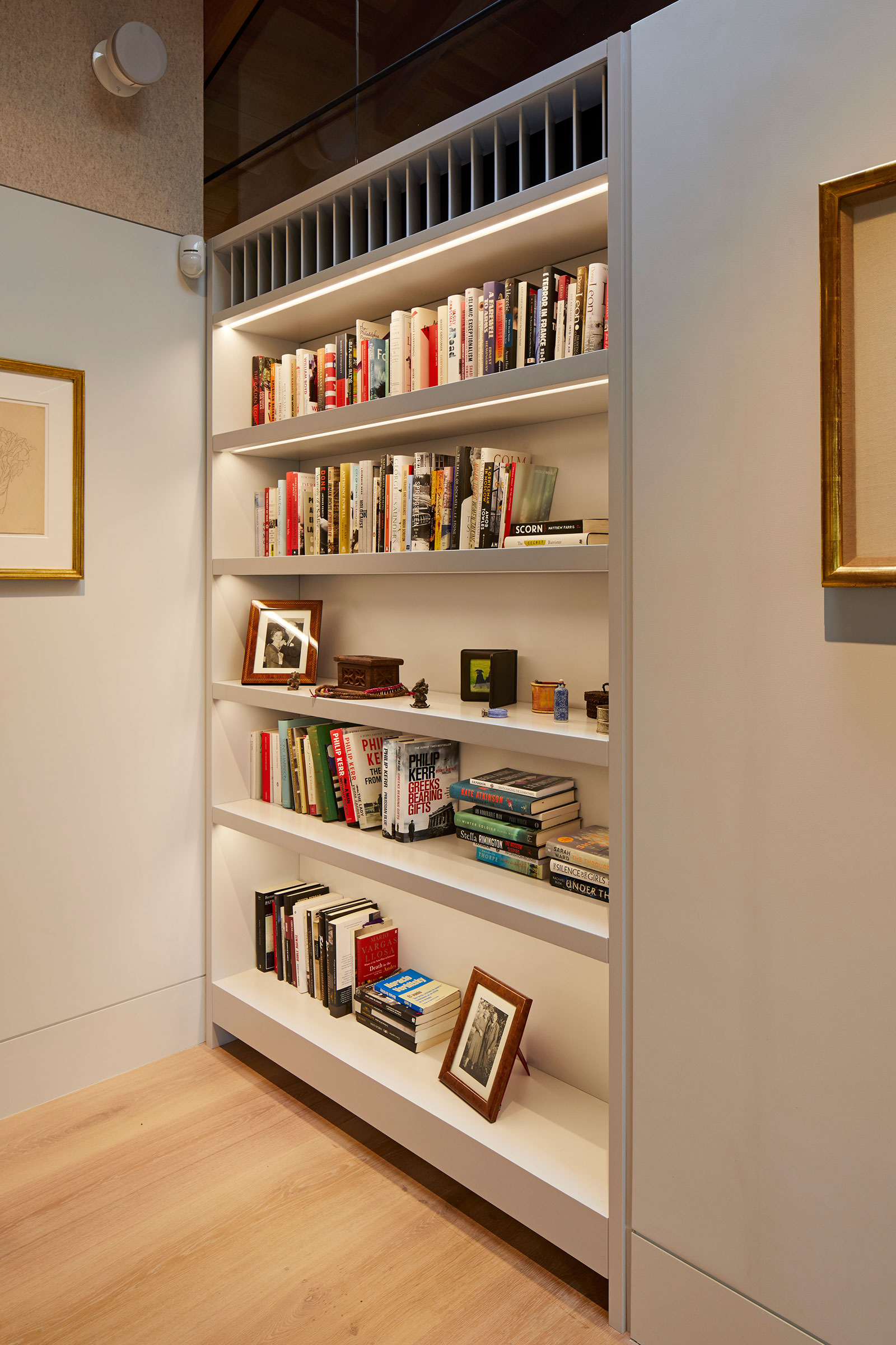 Bespoke shelving in the master suite. Our bespoke cabinetry extended throughout the entirety of this Notting Hill mews property. William Garvey bespoke furniture and cabinet maker