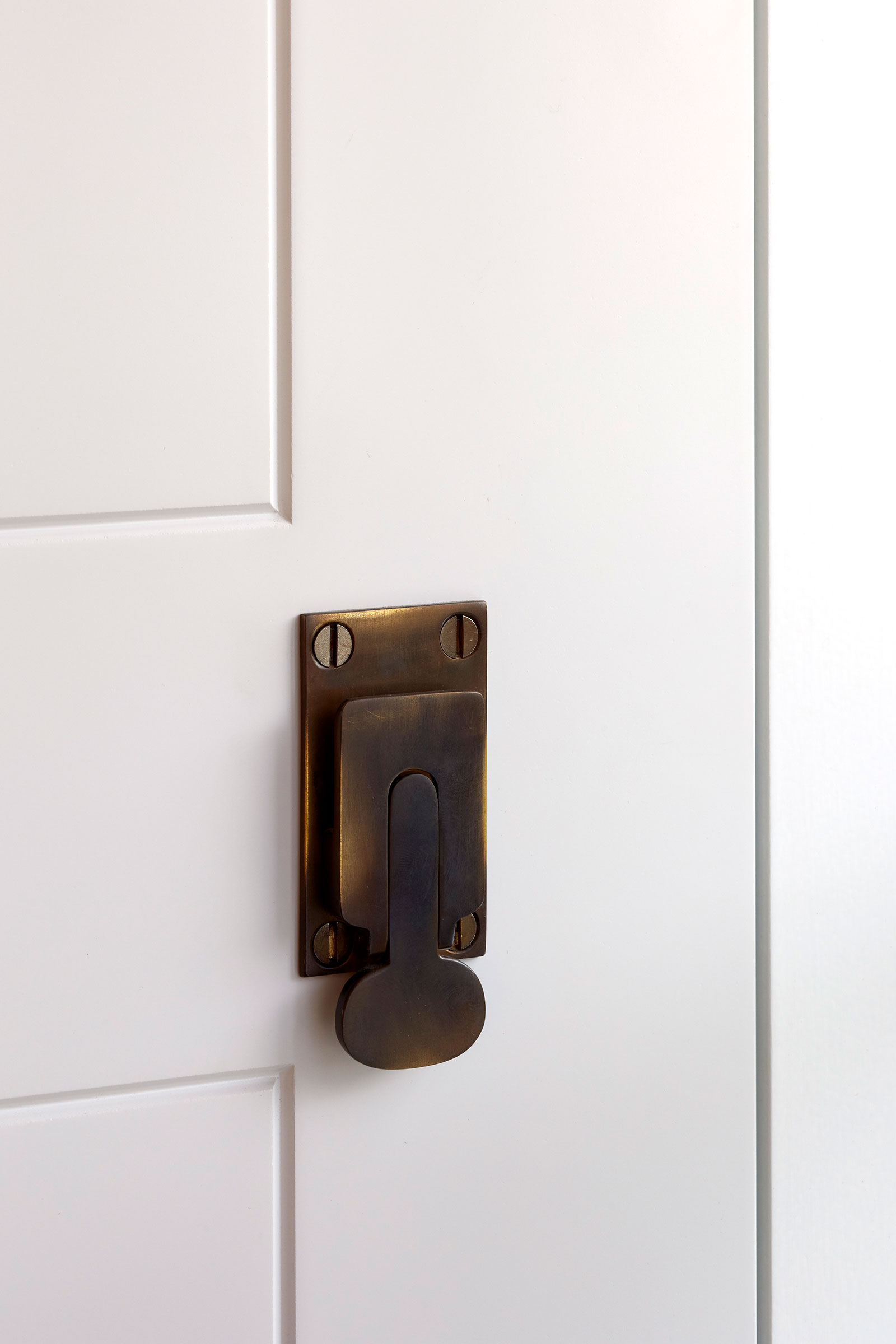 Our bespoke cabinetry extended throughout the entirety of this Notting Hill mews property. William Garvey bespoke furniture and cabinet maker